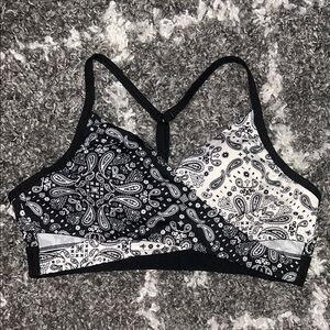 NWOT Victoria’s Secret PINK Black and White Paisley Sports Bra